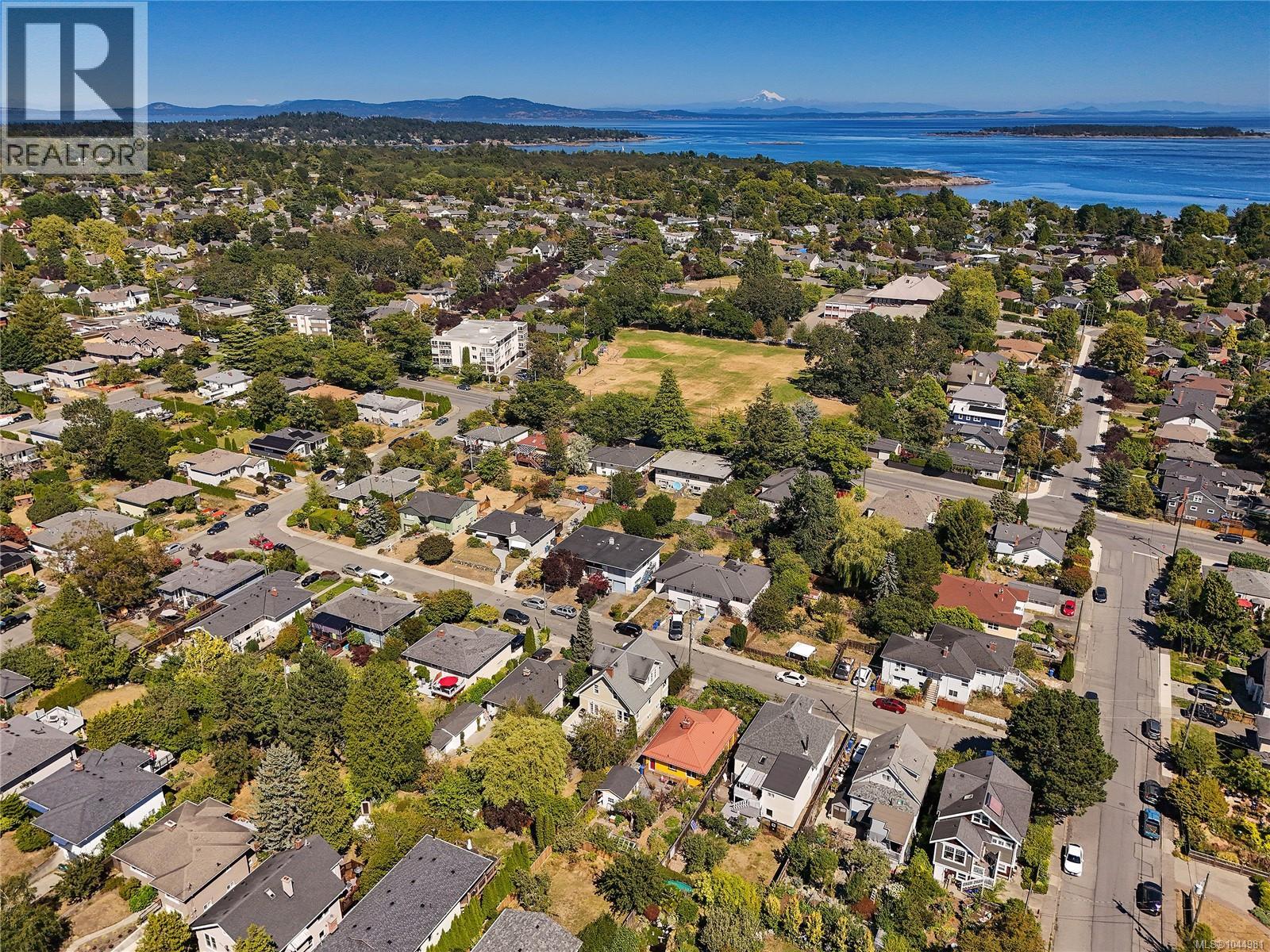  2420 Dryfe Street, Oak Bay