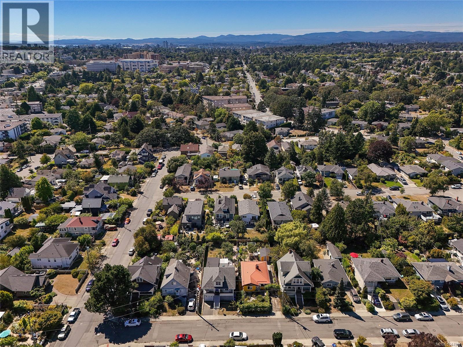  2420 Dryfe Street, Oak Bay