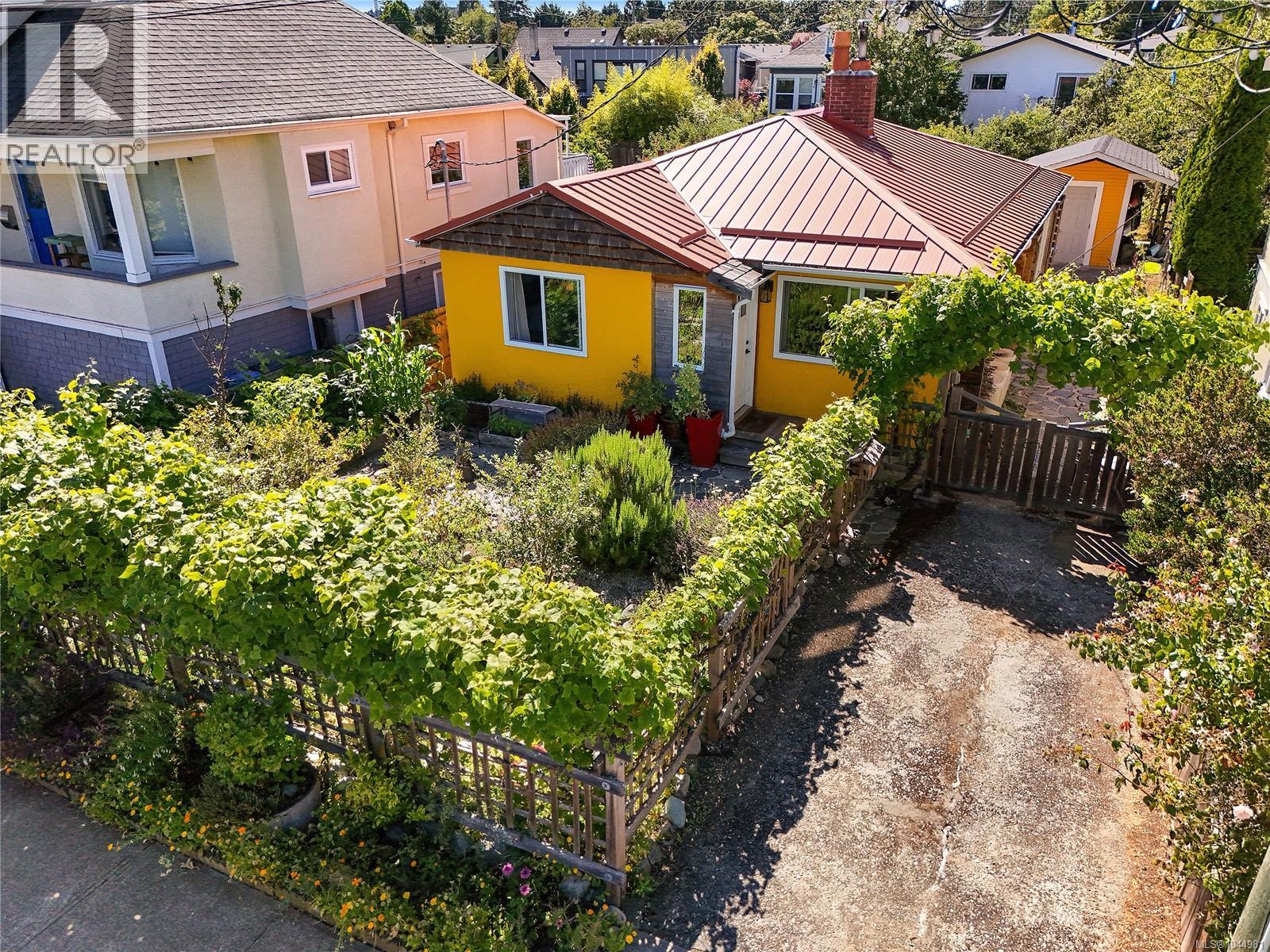  2420 Dryfe Street, Oak Bay
