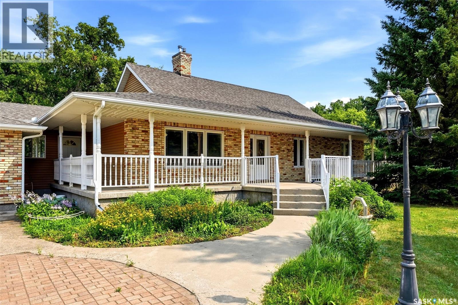 292 Regina AVENUE - 2