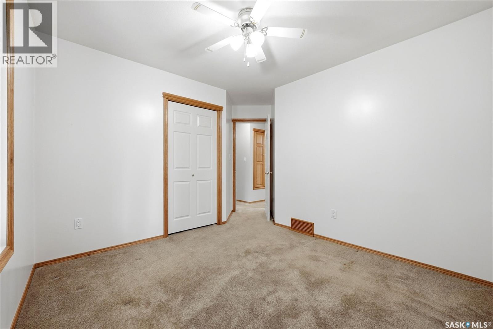 292 Regina AVENUE - 24