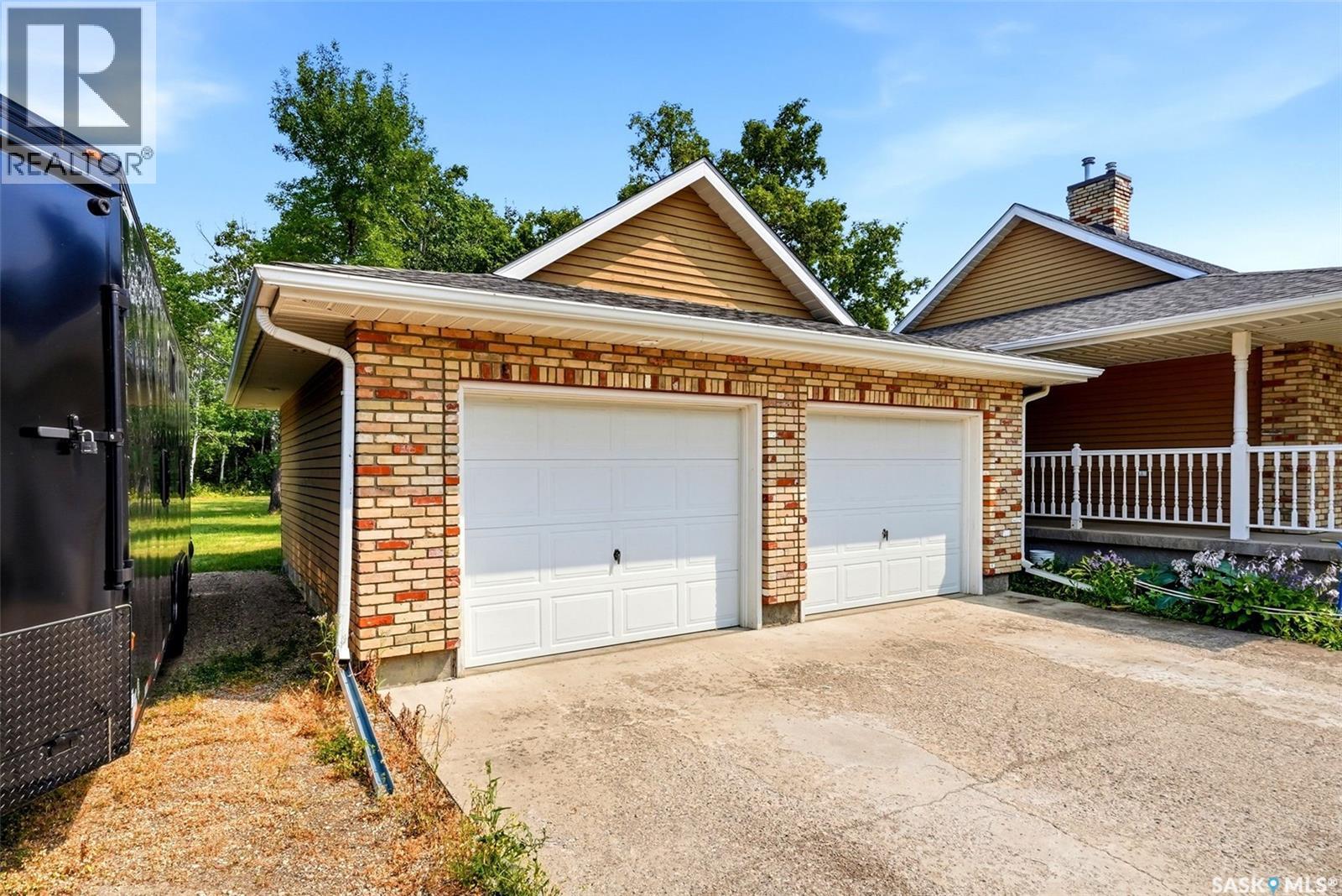 292 Regina AVENUE - 29