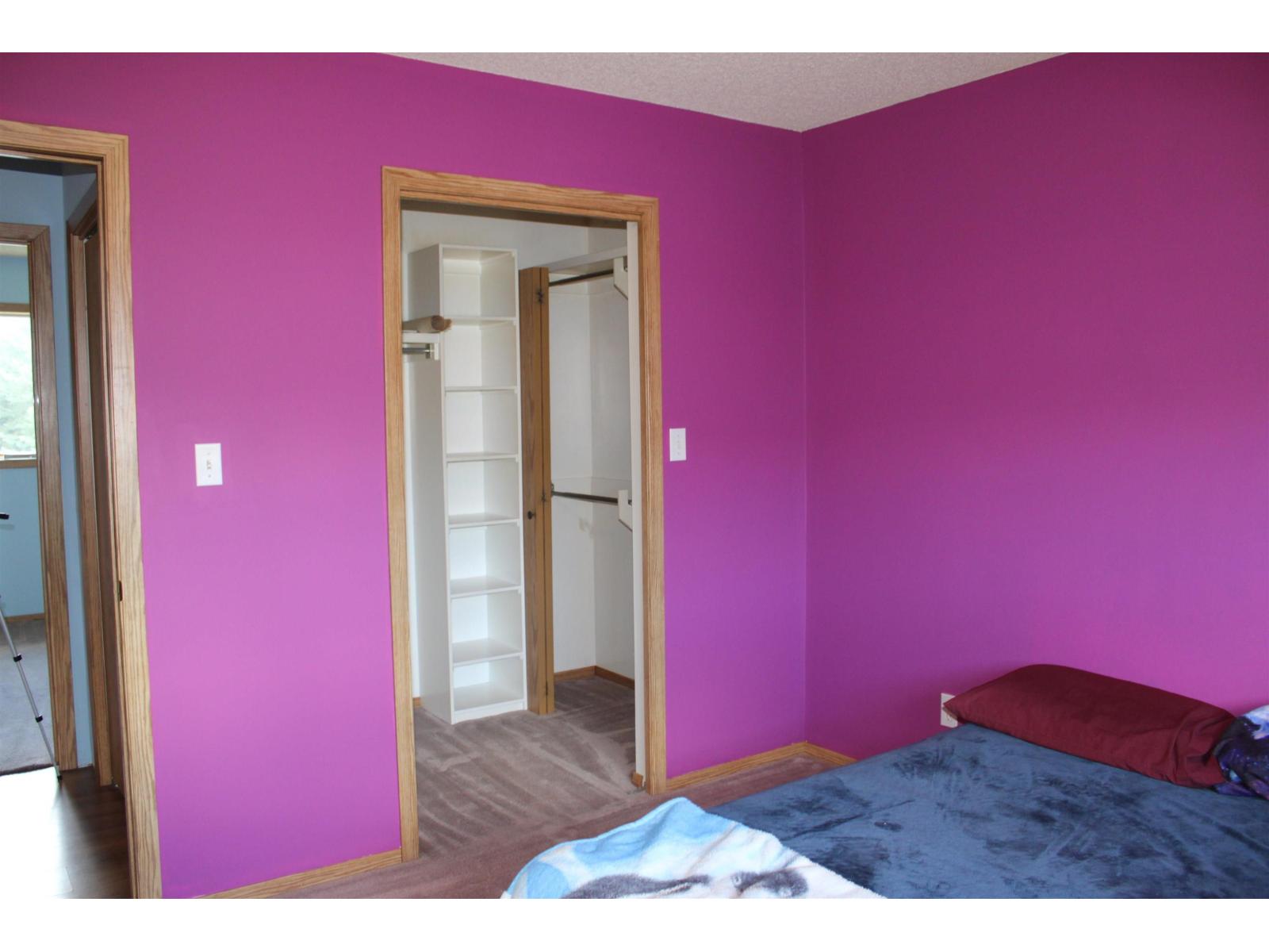 5135 55 AV NW - 17