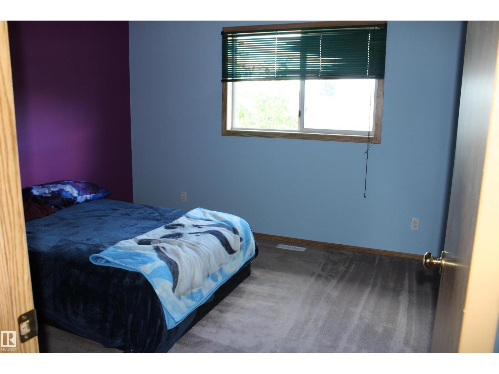 5135 55 AV NW - 20