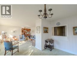 Kitchen - 354 Old Scott Rd, Salt Spring, BC V8K2L9 Photo 6
