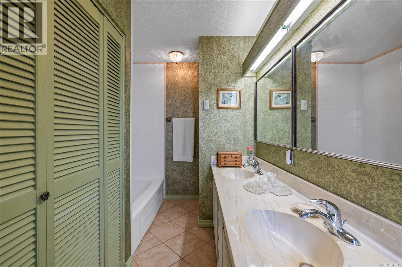 489 Bayview Terr - Image 11