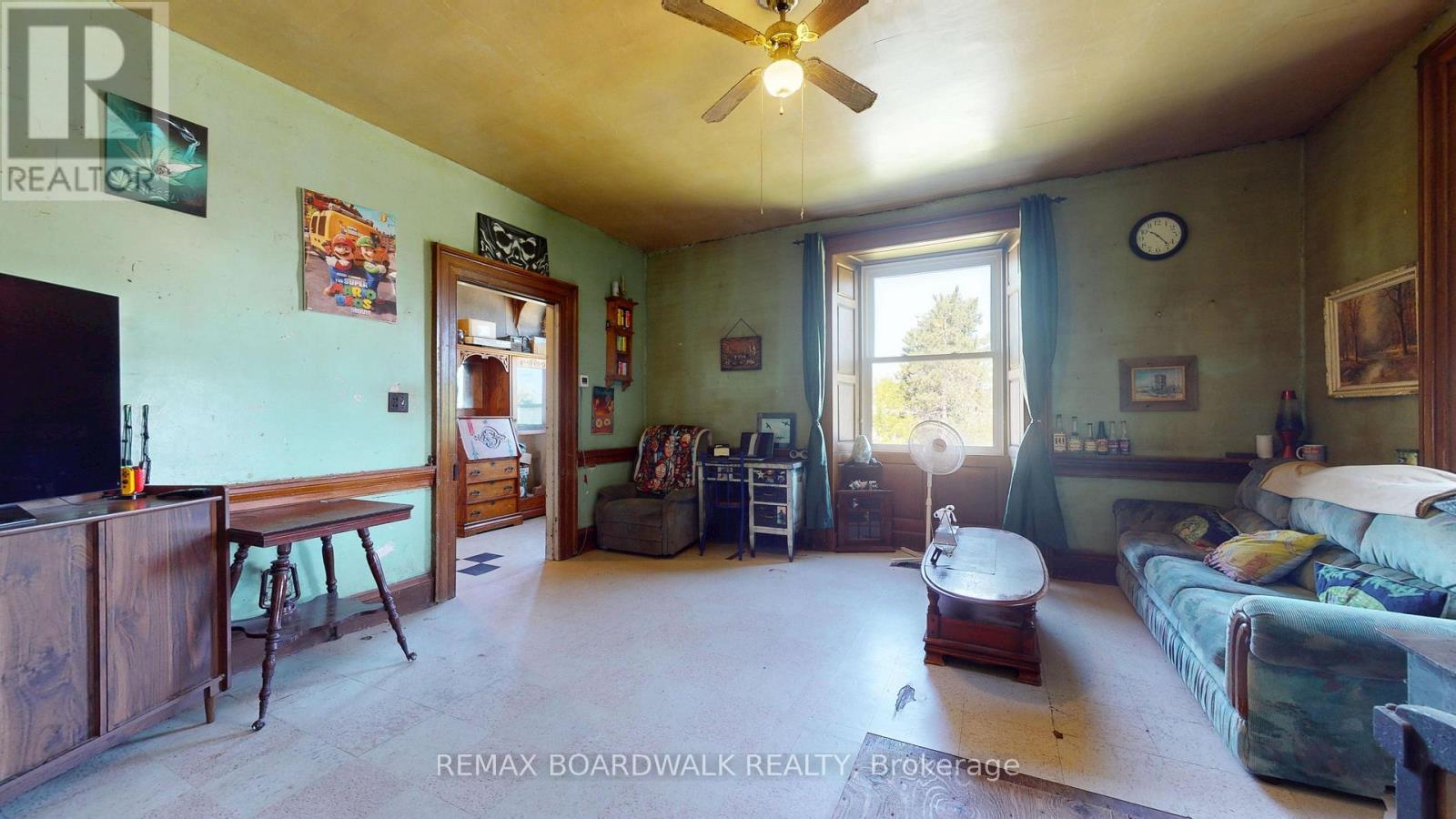 585 FALLBROOK ROAD - 16