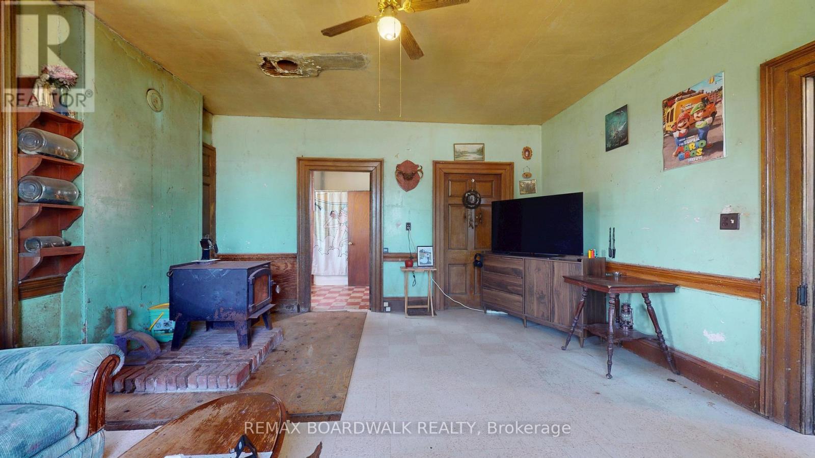 585 FALLBROOK ROAD - 17