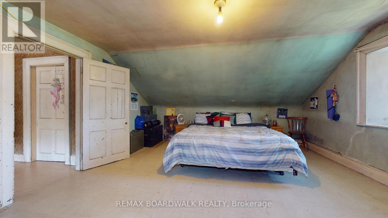 585 FALLBROOK ROAD - 20