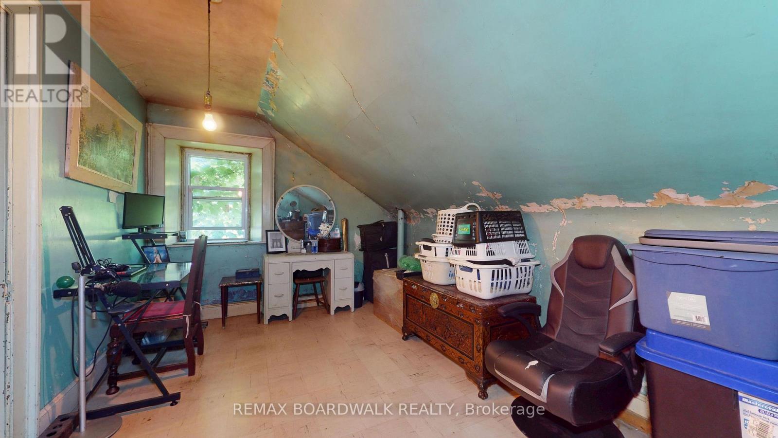 585 FALLBROOK ROAD - 21