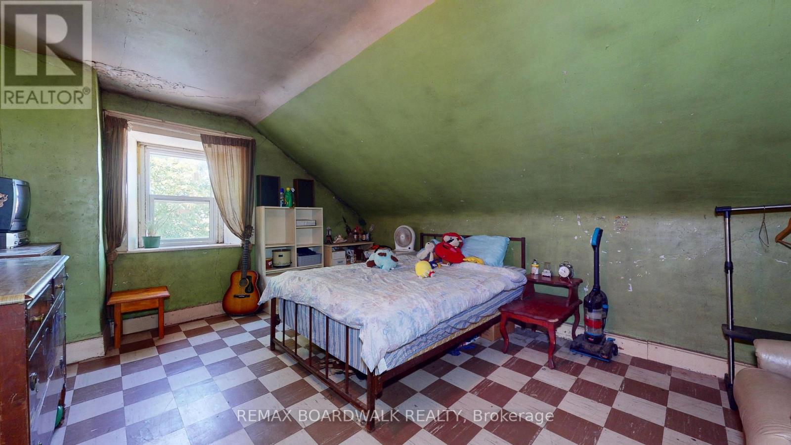 585 FALLBROOK ROAD - 28