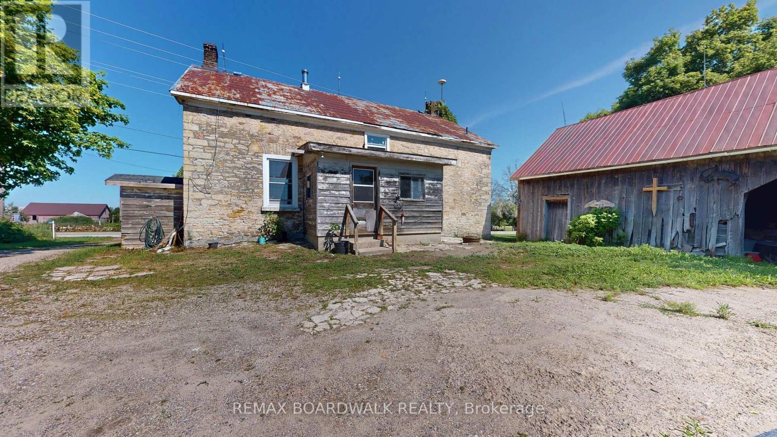 585 FALLBROOK ROAD - 30