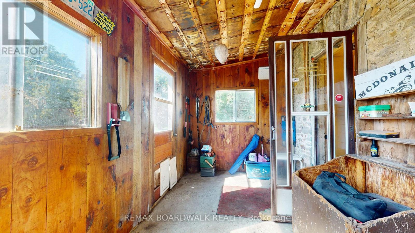 585 FALLBROOK ROAD - 5