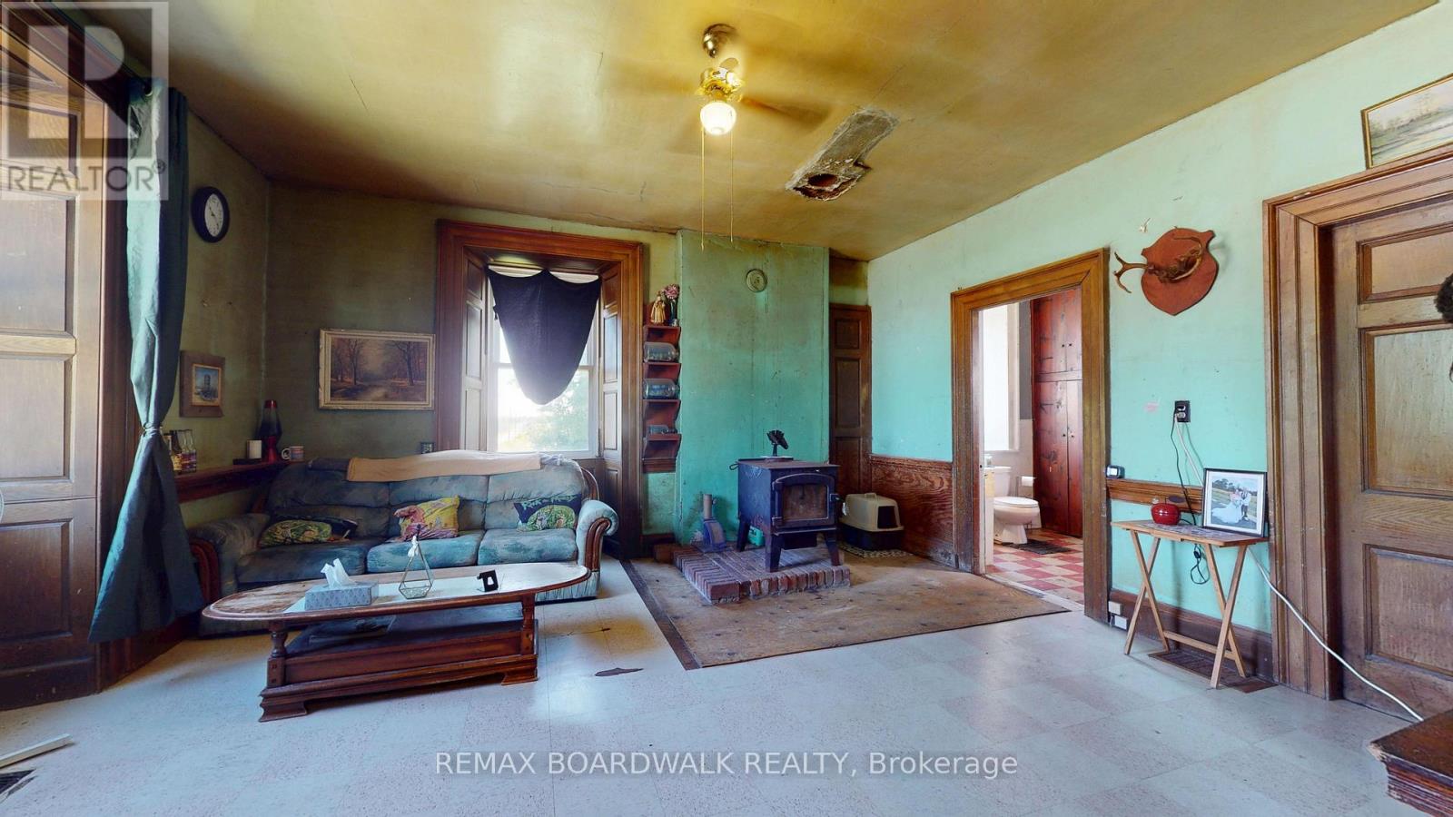 585 FALLBROOK ROAD - 6
