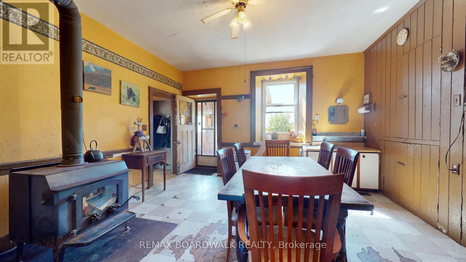 585 FALLBROOK ROAD - 9
