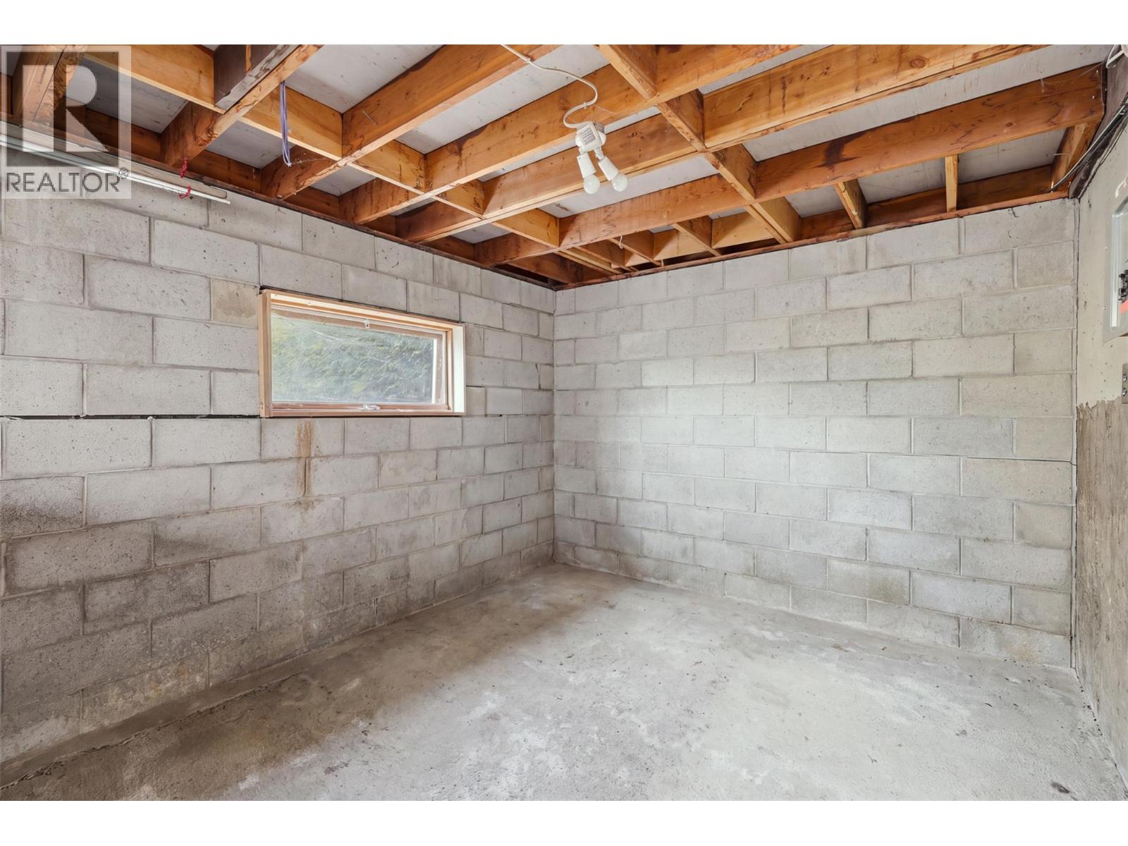 728 DRIFTWOOD Place - 55