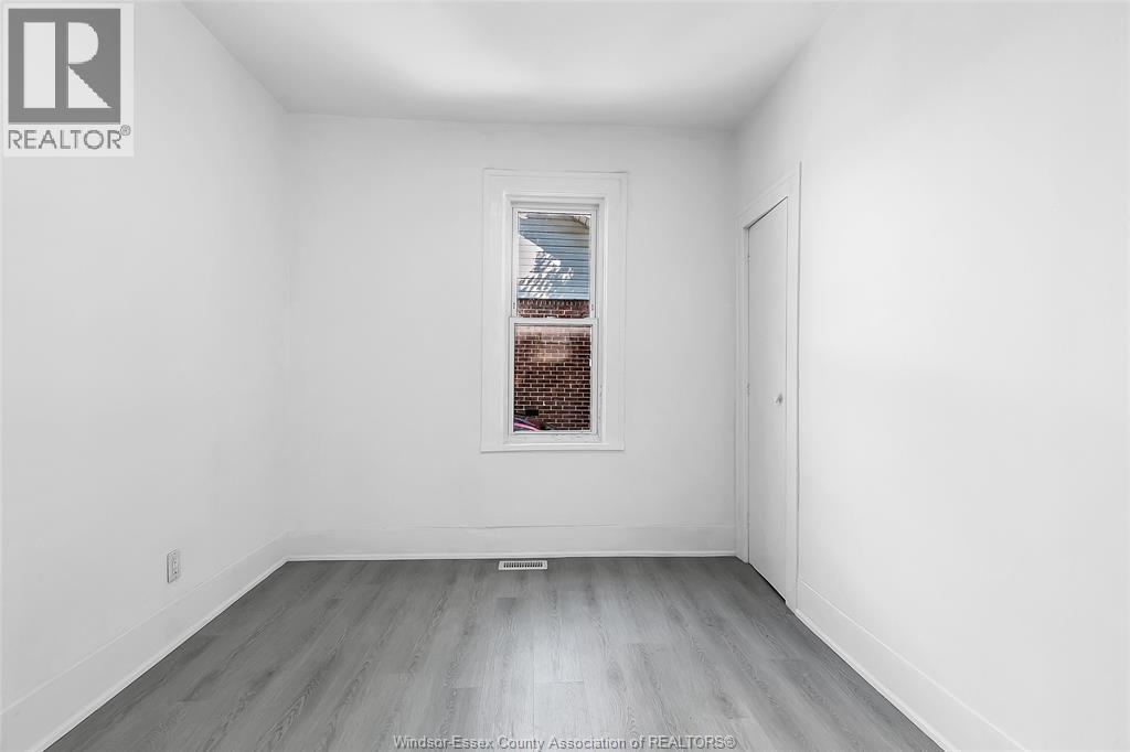 2366 HOWARD - 11
