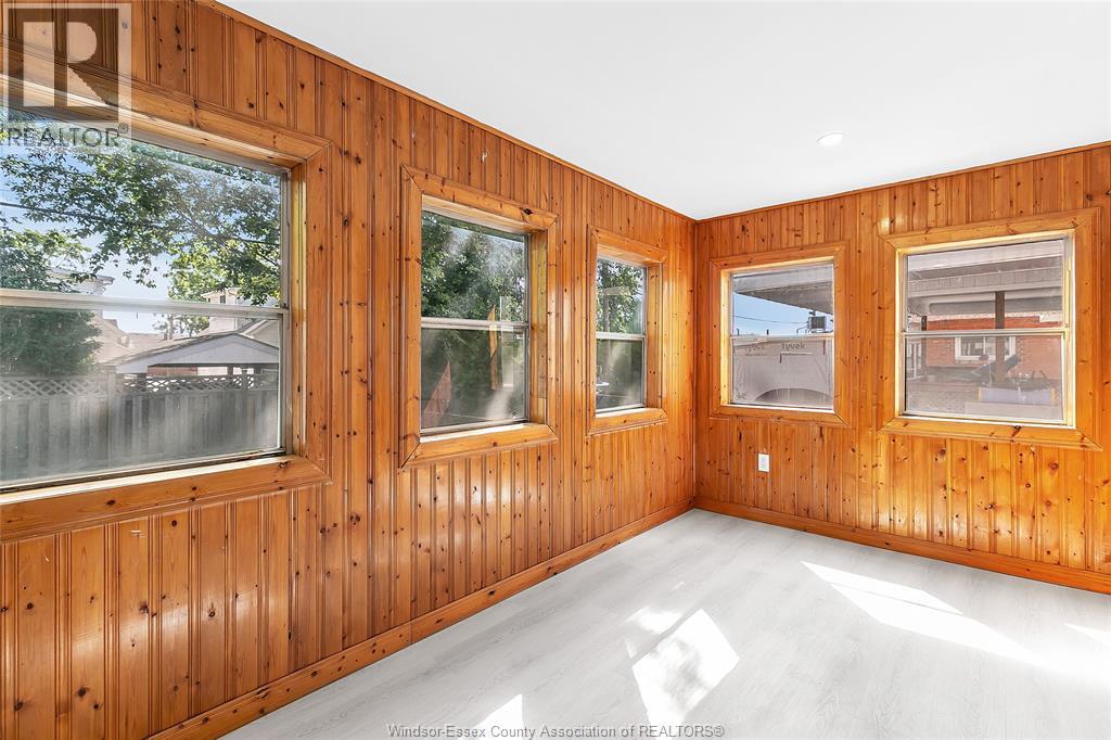 2366 HOWARD - 15