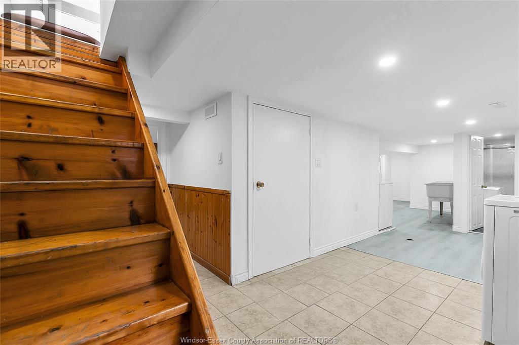 2366 HOWARD - 17