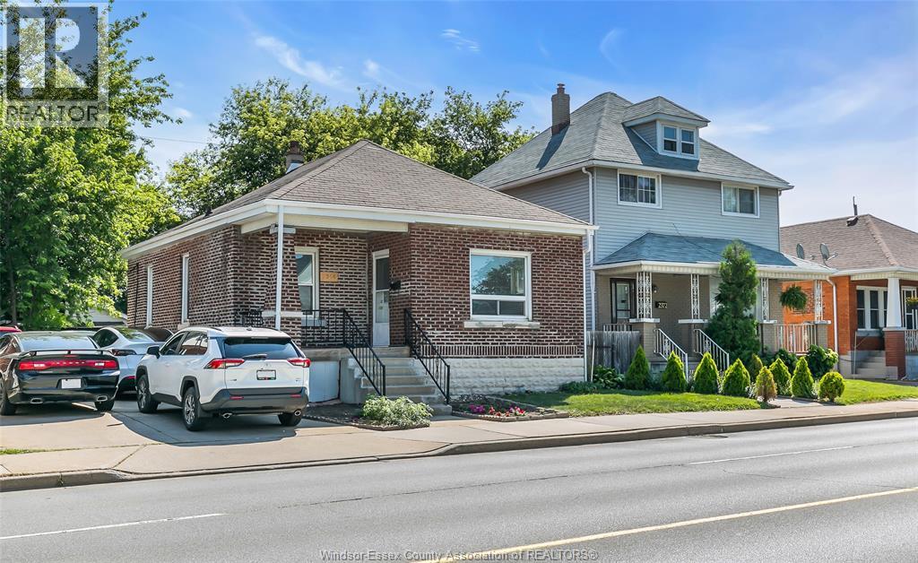 2366 HOWARD - 2