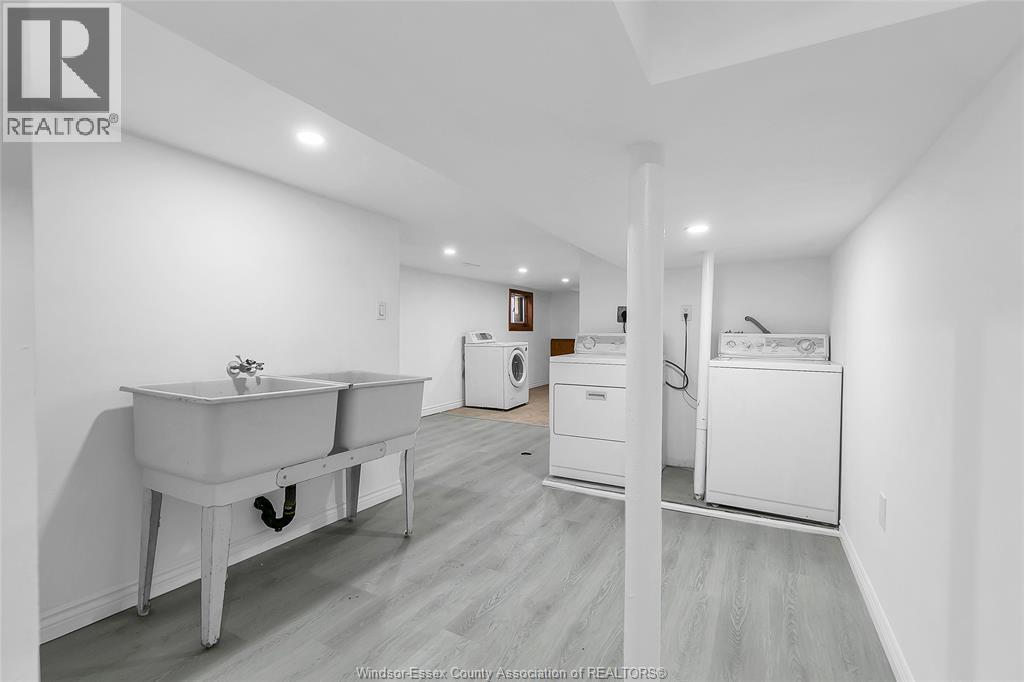 2366 HOWARD - 20