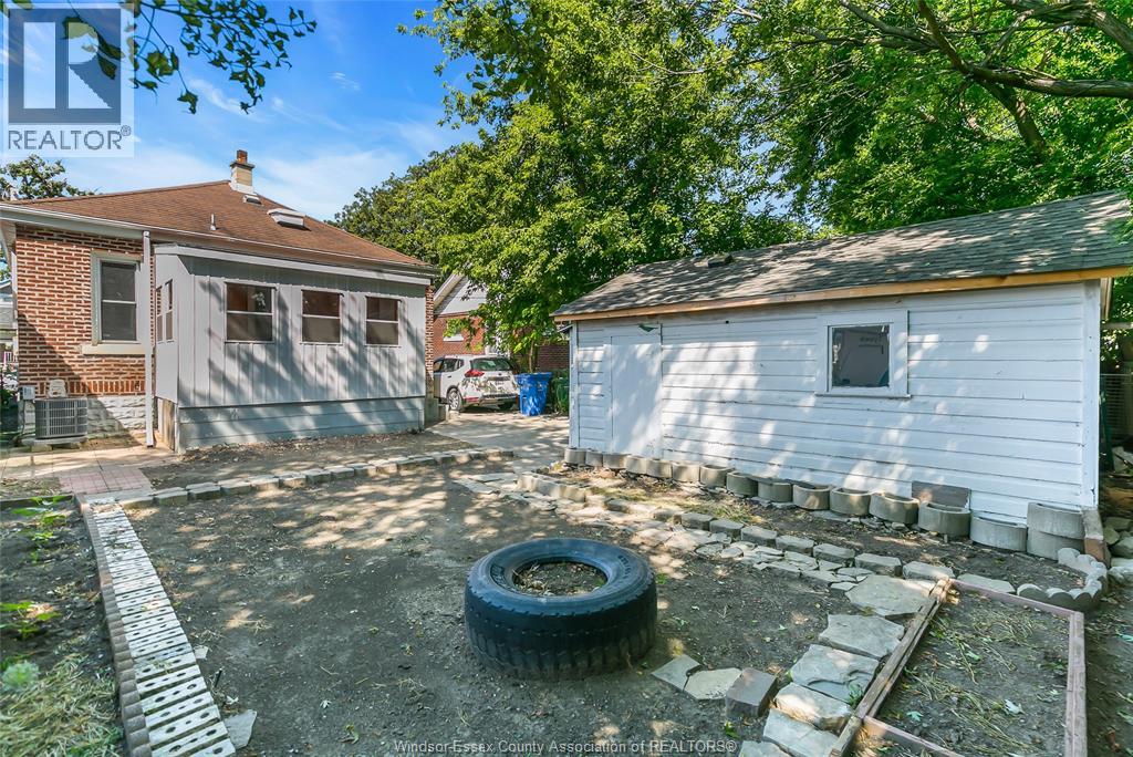 2366 HOWARD - 23