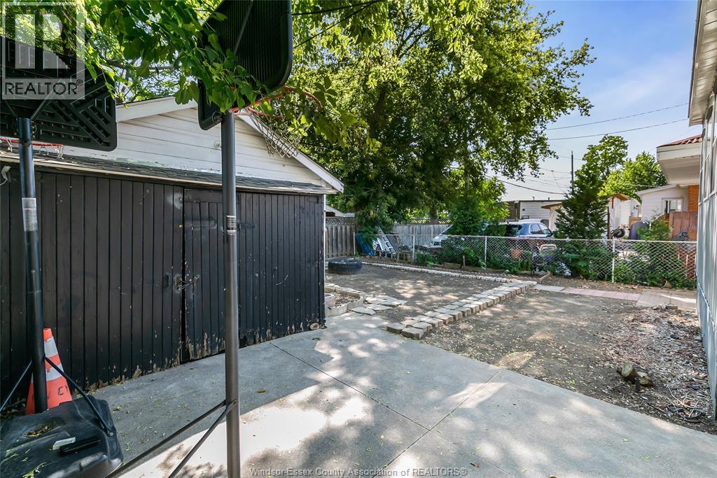2366 HOWARD - 25