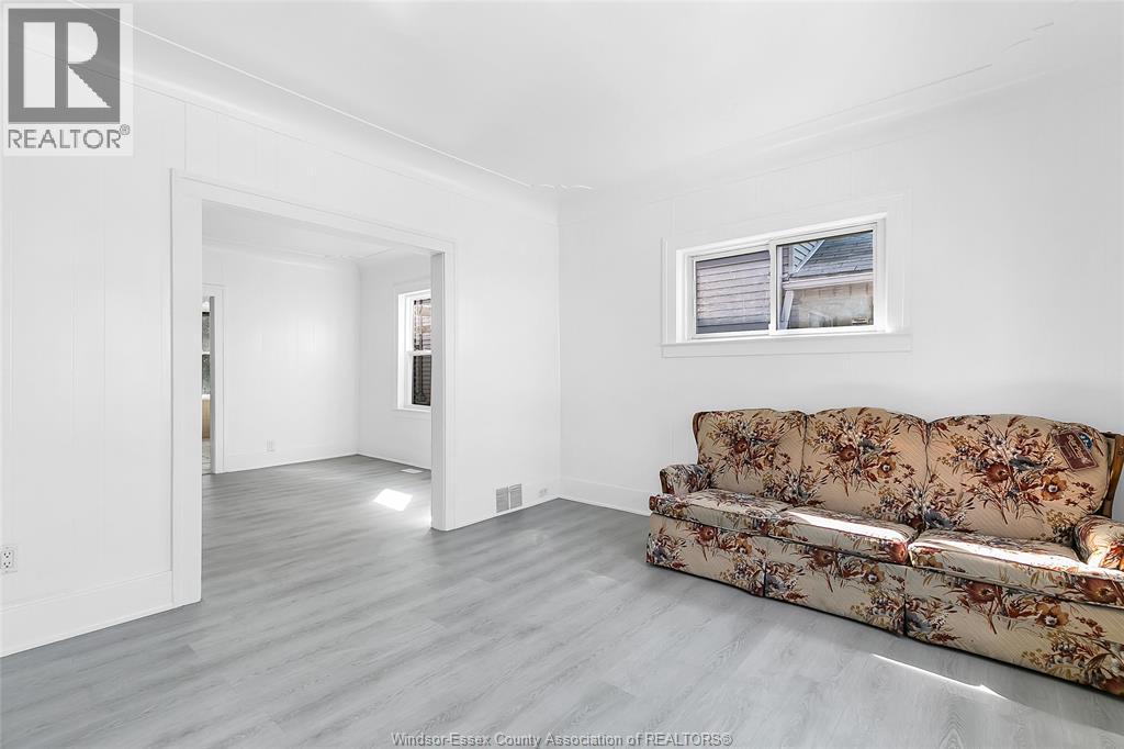 2366 HOWARD - 5