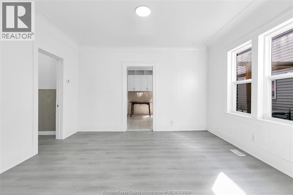 2366 HOWARD - 7