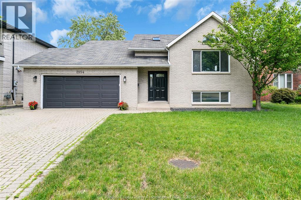 2854 MANGIN CRESCENT - 1