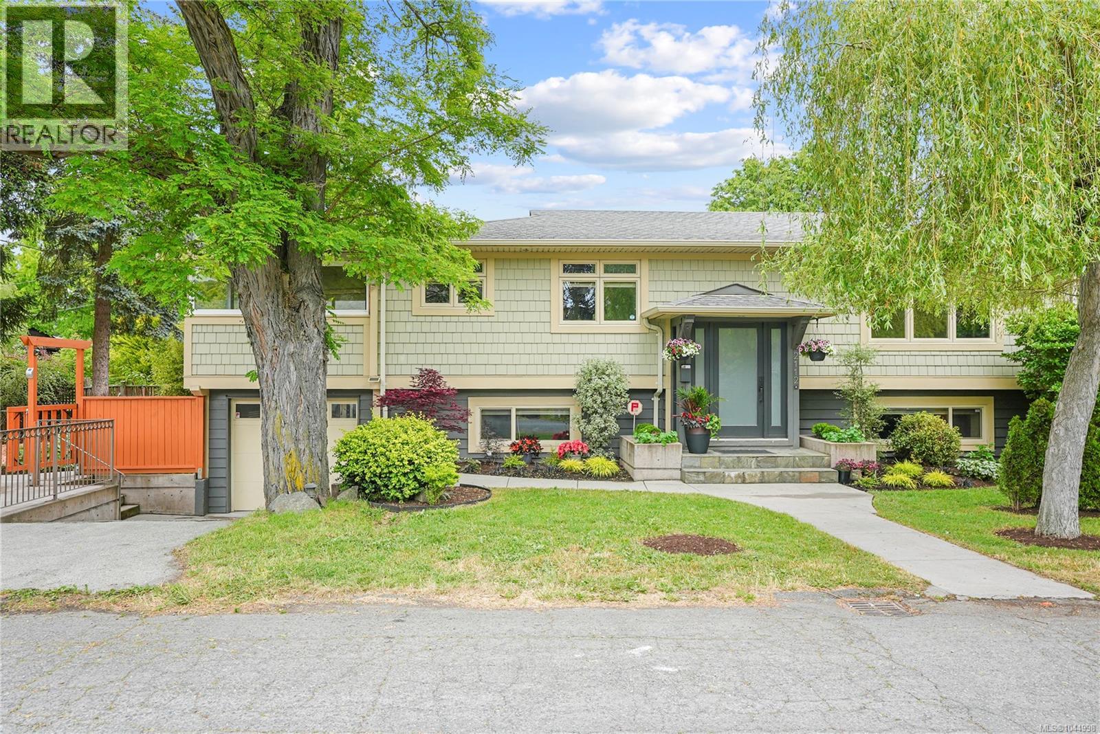 2112 Pentland Rd - 1