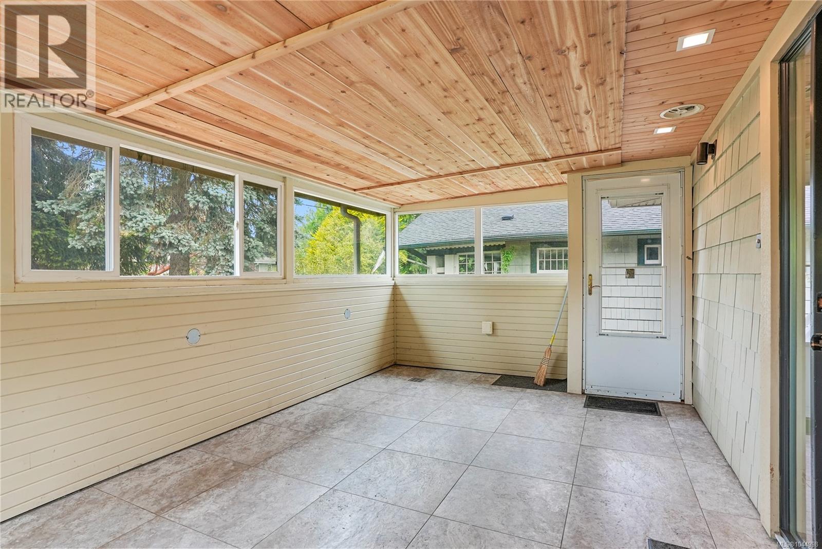 2112 Pentland Rd - Image 12