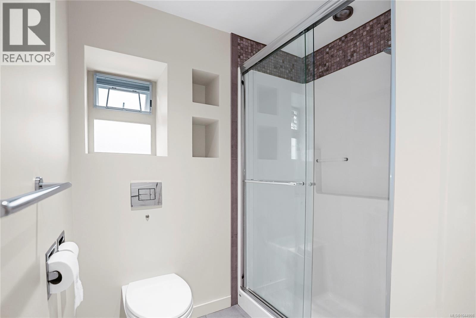 2112 Pentland Rd - Image 25