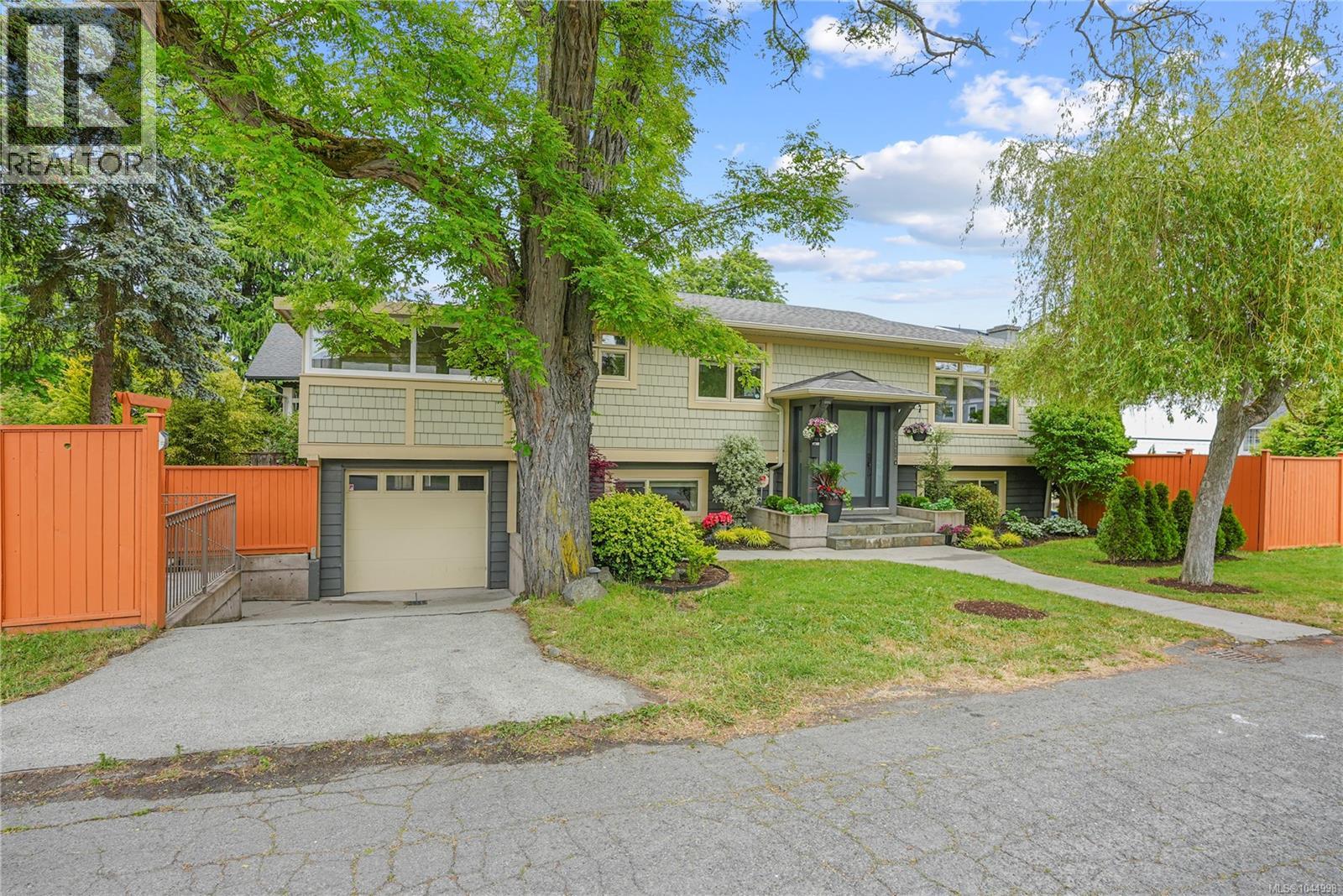 2112 Pentland Rd - Image 33