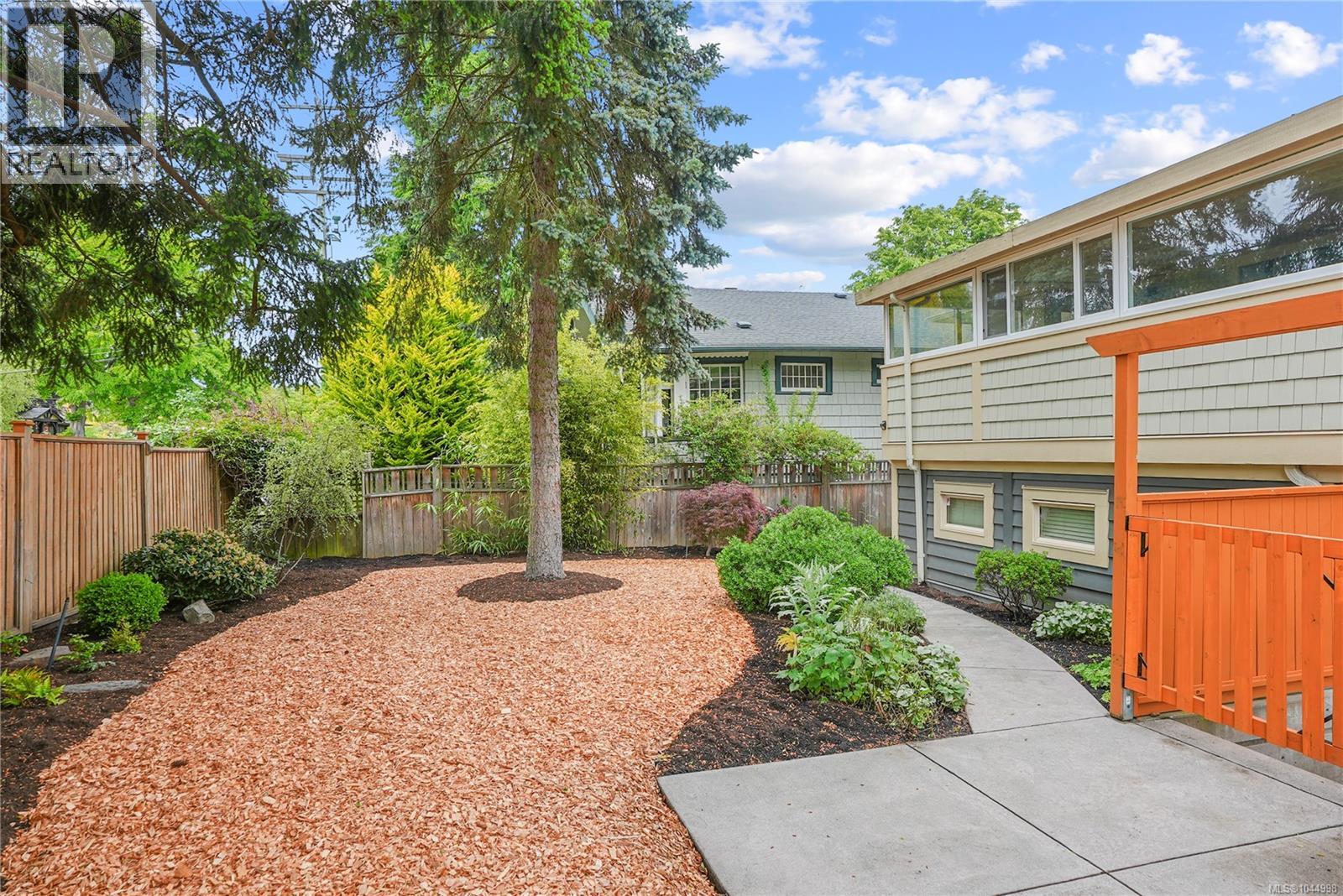 2112 Pentland Rd - Image 36
