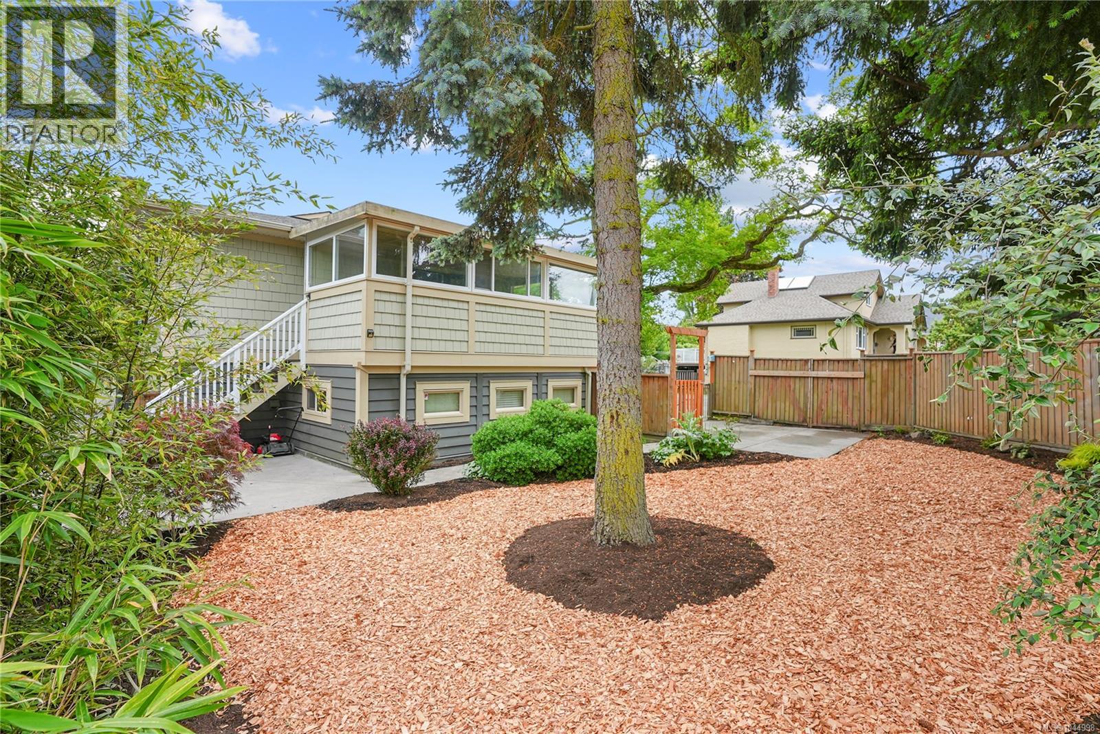 2112 Pentland Rd - 37