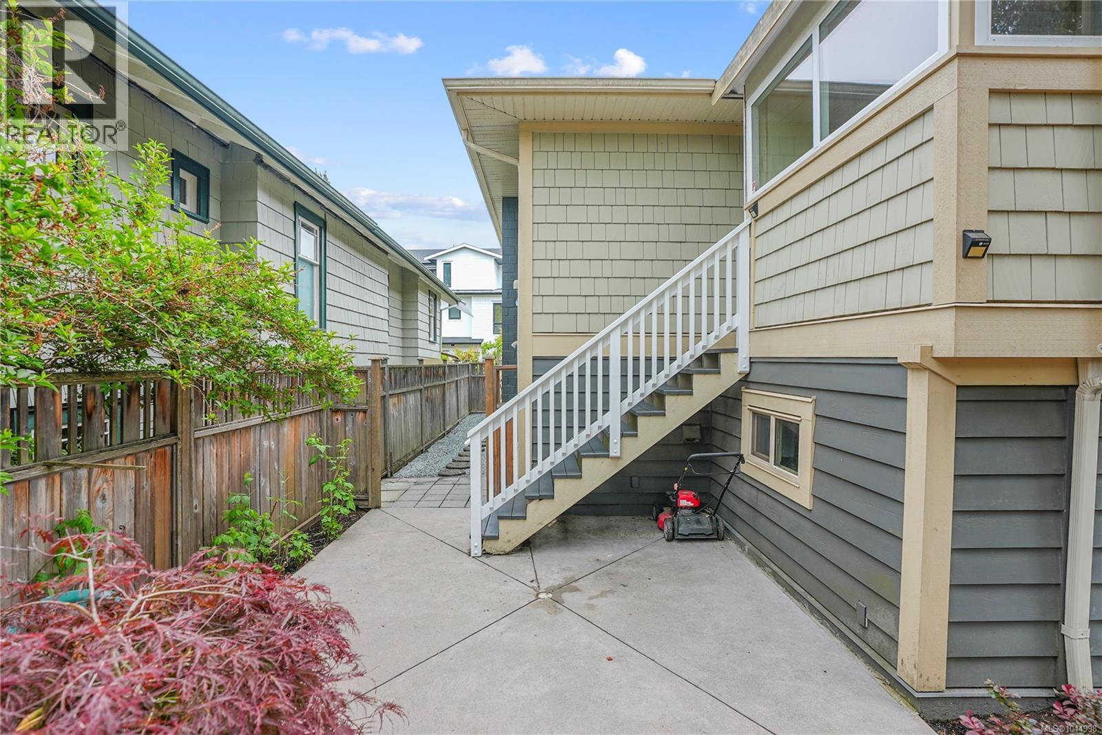 2112 Pentland Rd - Image 38