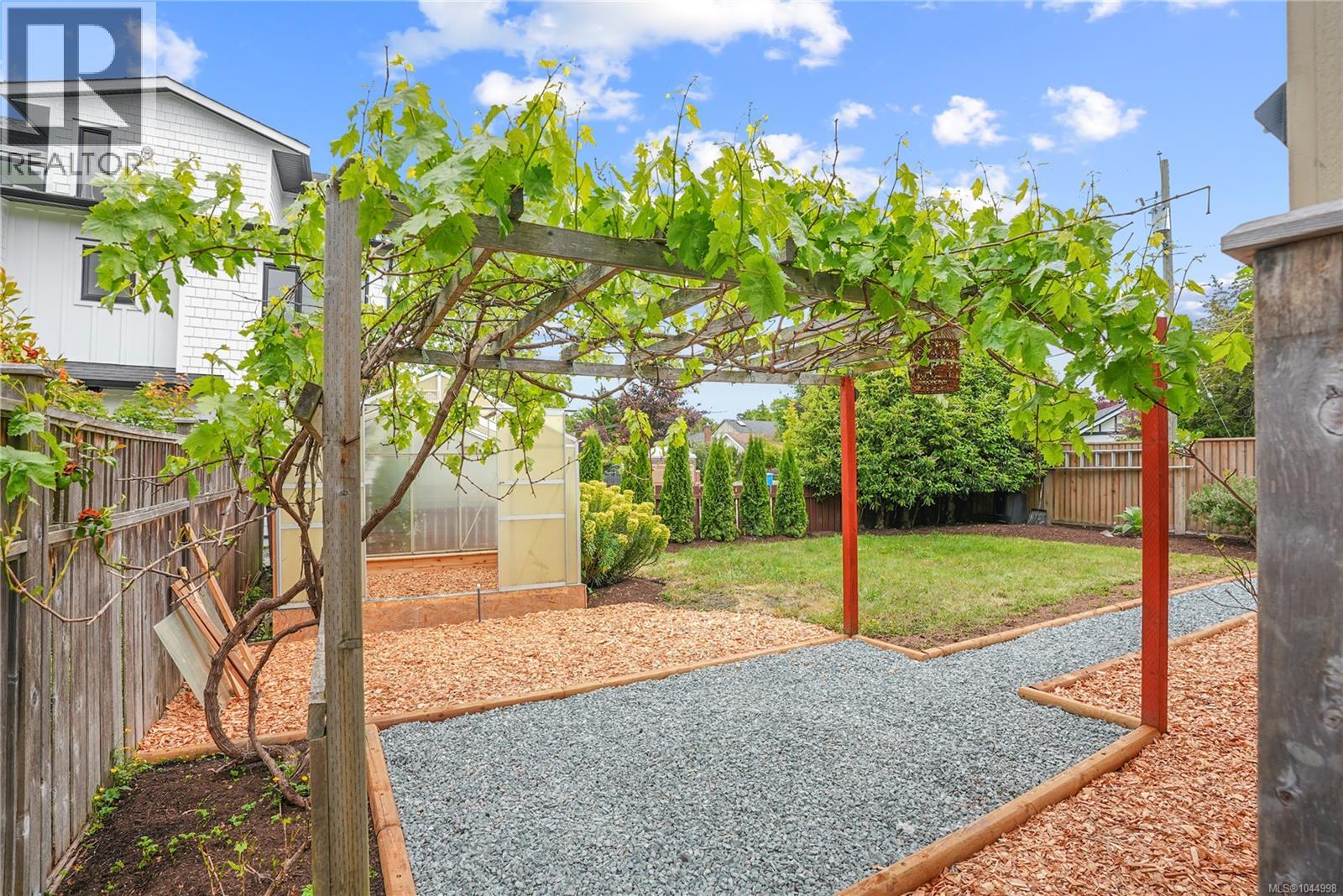 2112 Pentland Rd - Image 40