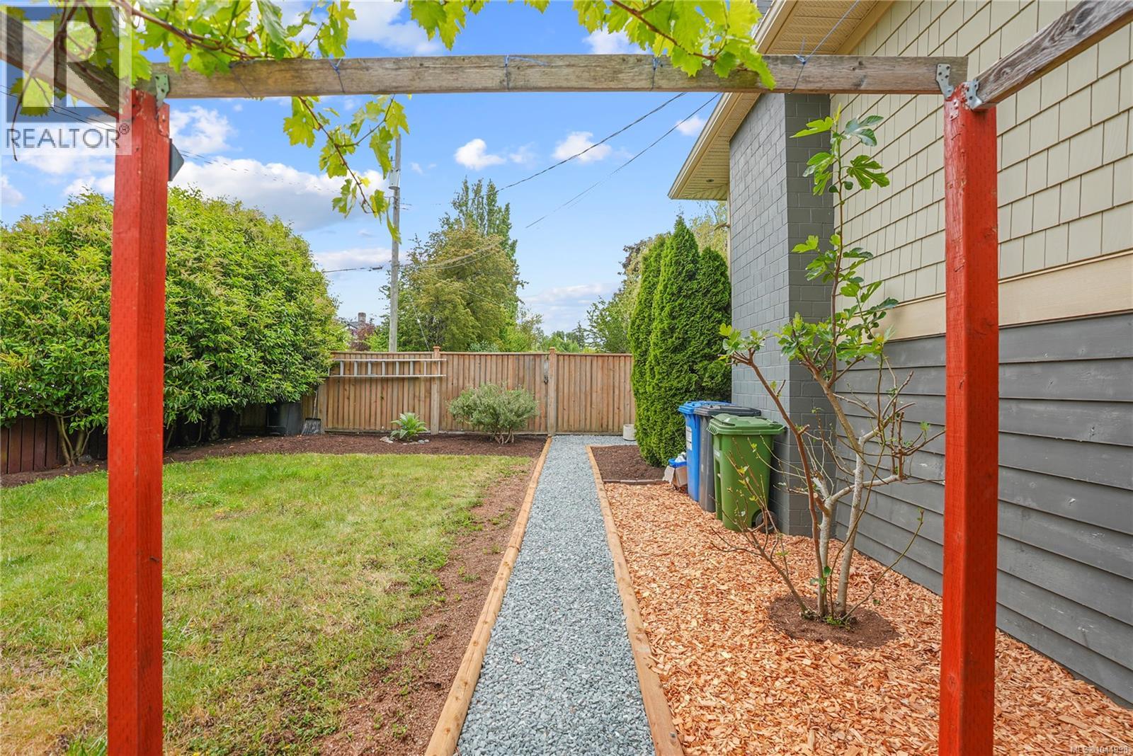 2112 Pentland Rd - Image 41