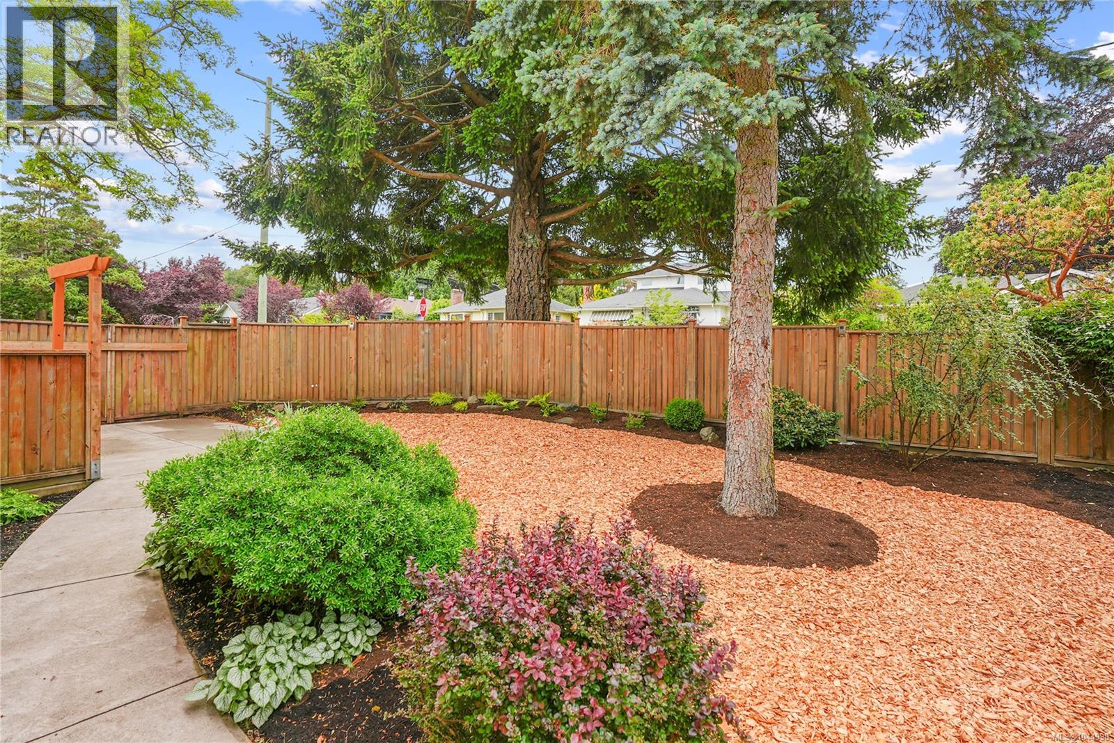 2112 Pentland Rd - Image 43
