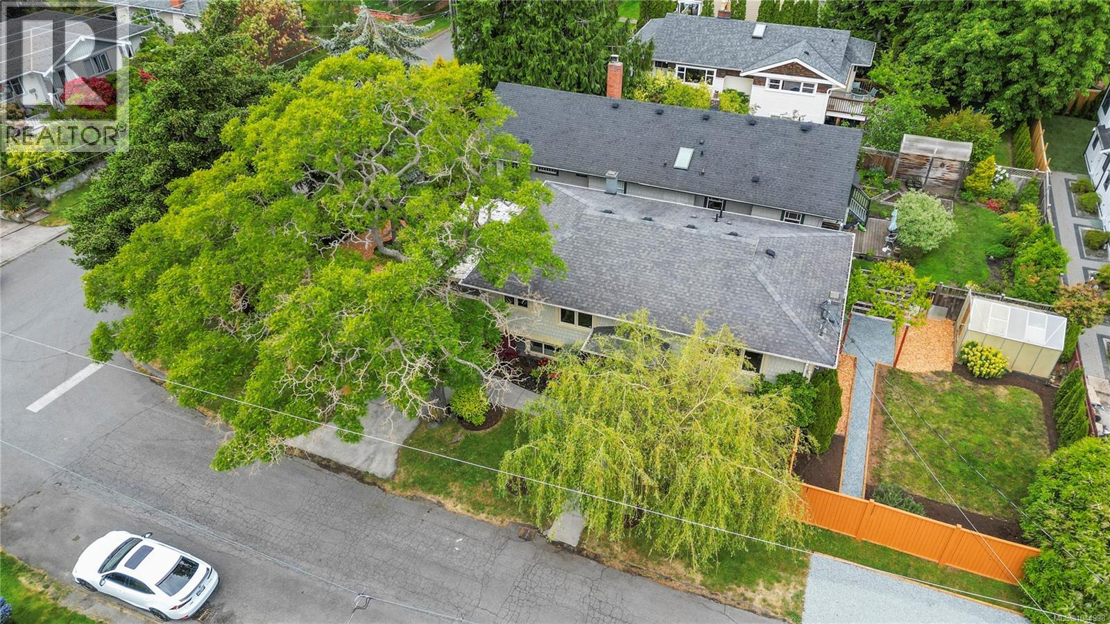 2112 Pentland Rd - Image 44