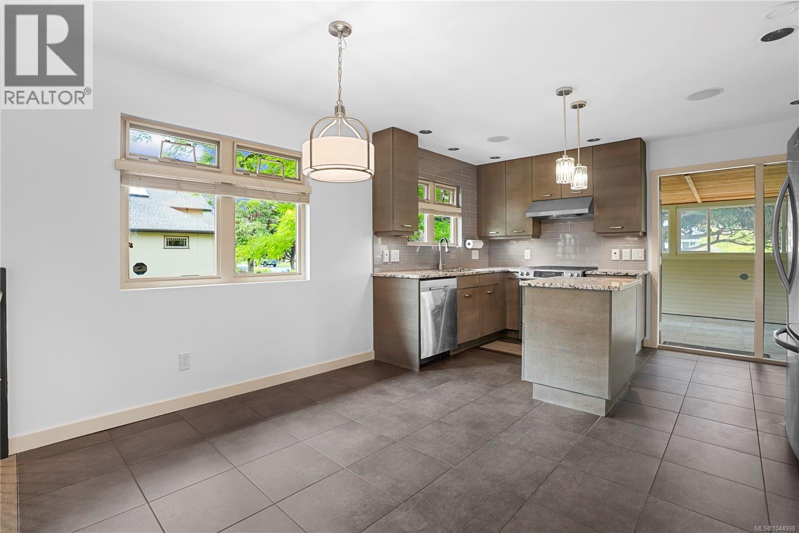 2112 Pentland Rd - Image 6