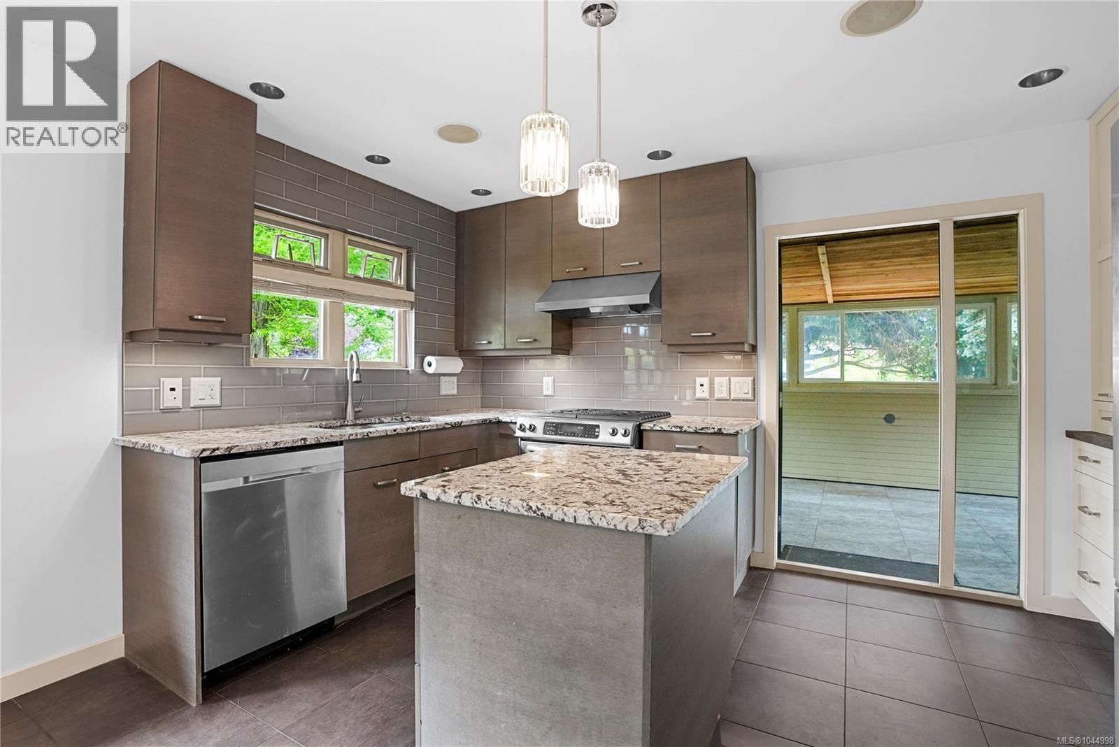 2112 Pentland Rd - Image 9