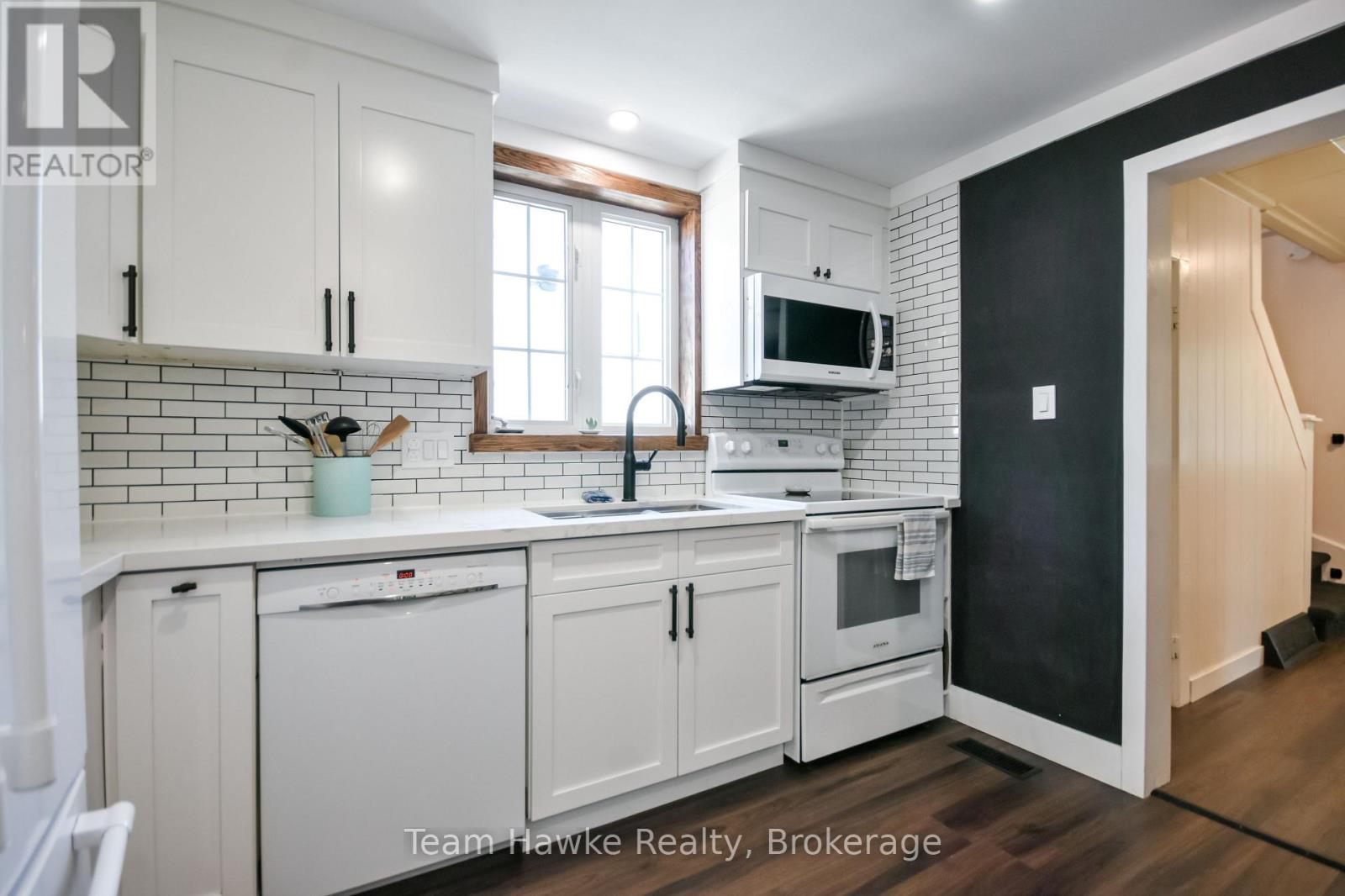 346 YONGE STREET - Image 17