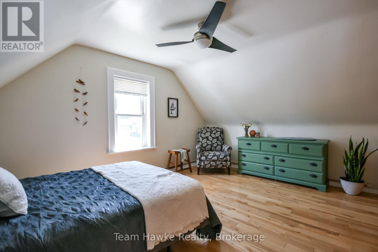 346 YONGE STREET - 30