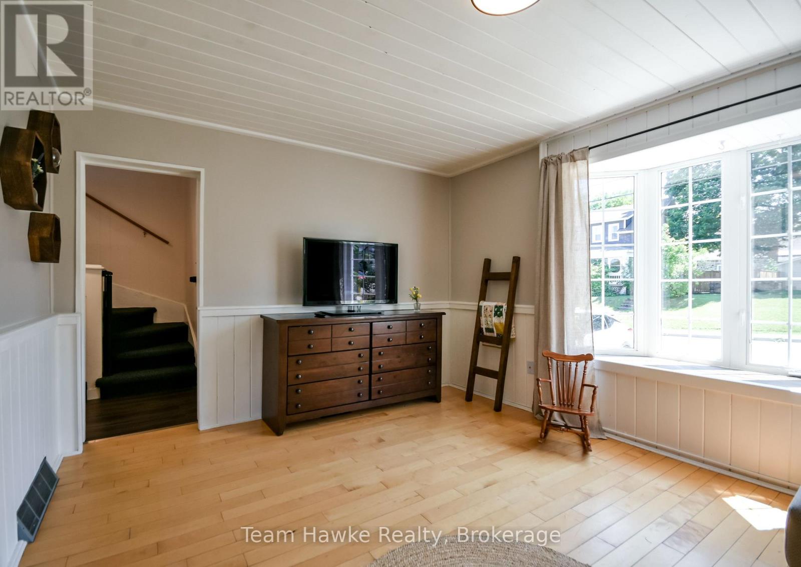 346 YONGE STREET - 9