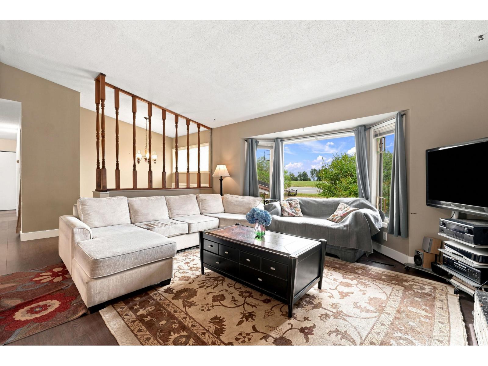 6 Bed, 2 Bath House for Sale in Chilliwack – 10425 YOUNG ROAD, Fairfield Island, Chilliwack – MLS# R3152198 - Image 2