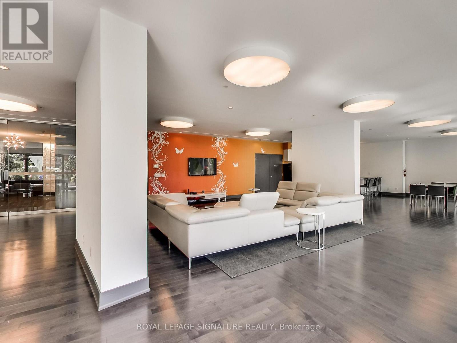 #904 69 LYNN WILLIAMS STREET - 42