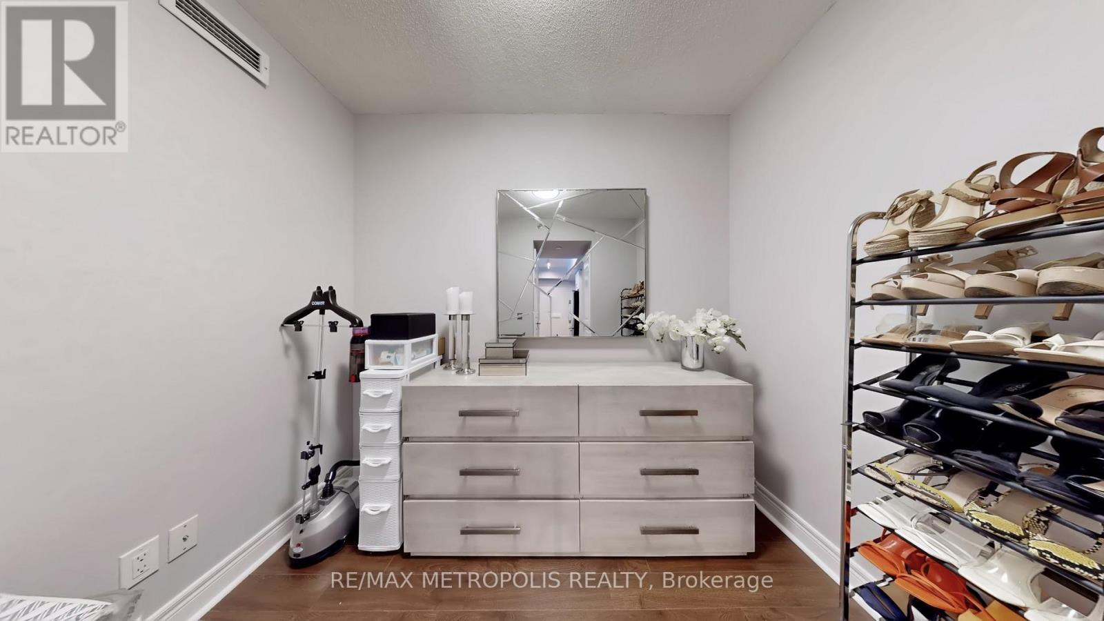 #228 701 SHEPPARD AVENUE W - 19