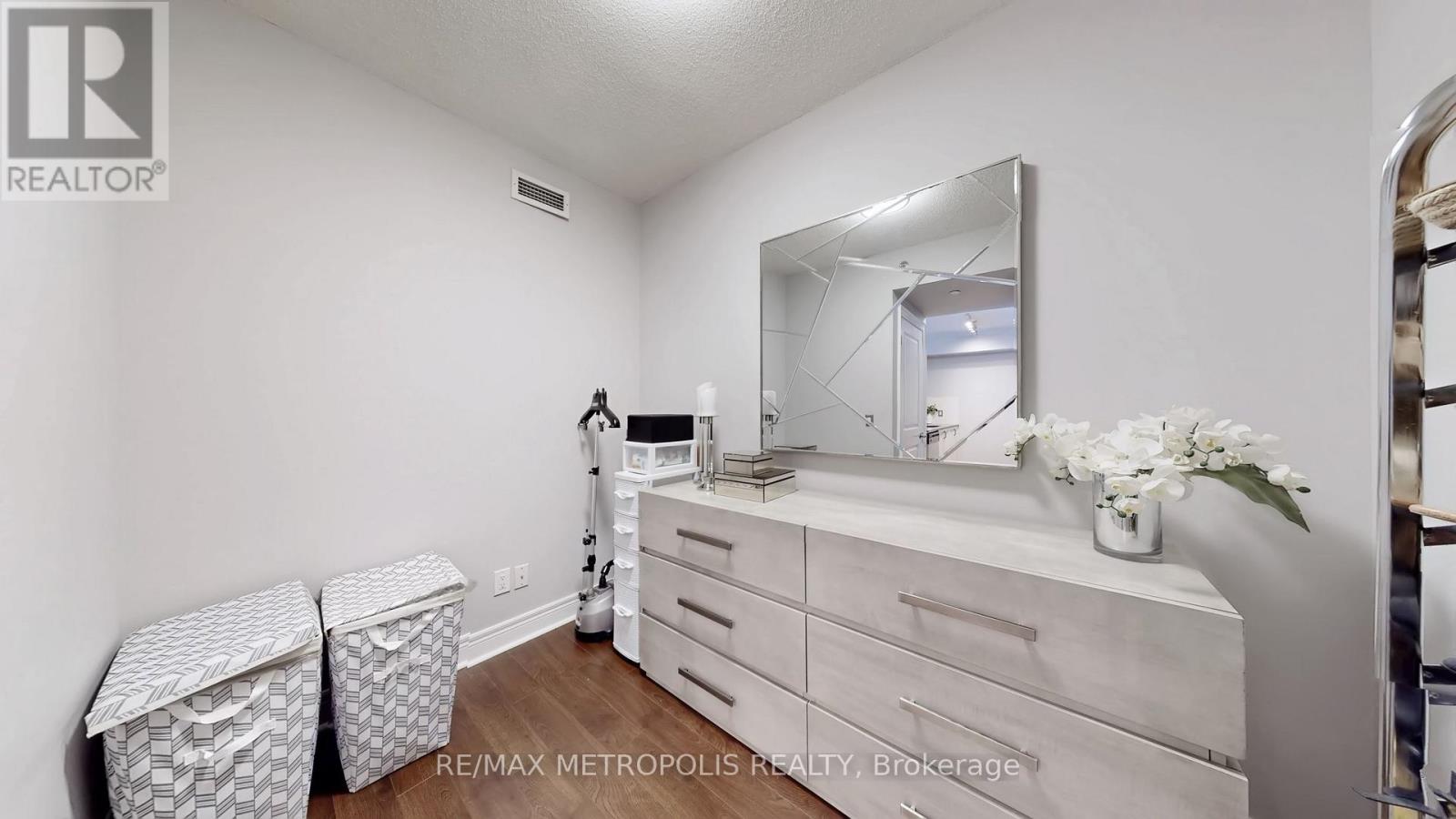 #228 701 SHEPPARD AVENUE W - 20